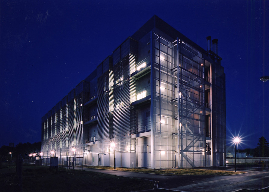 photo:産業技術総合研究所ナノ材料実験棟
