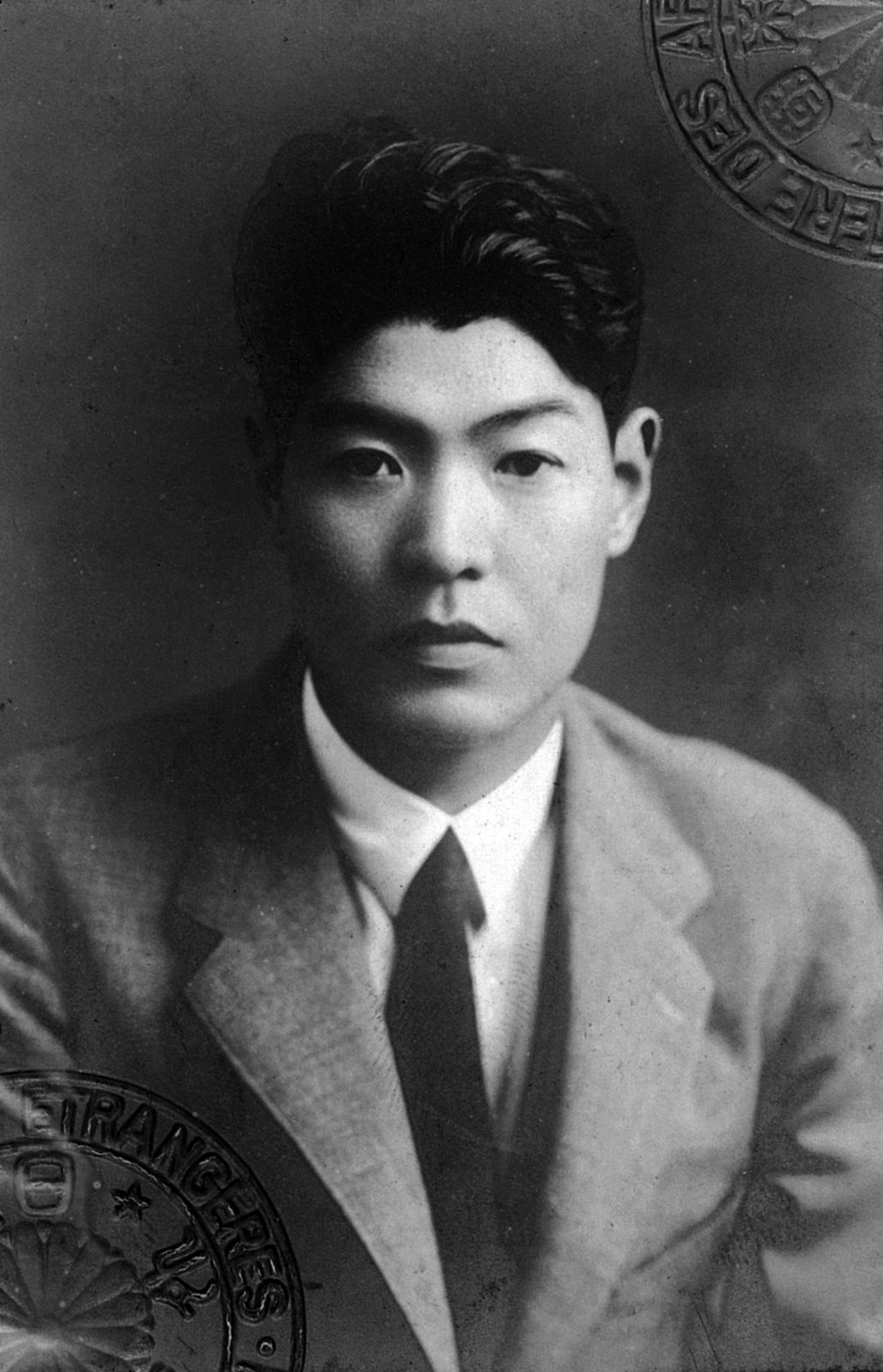 パスポート写真に写る吉田鉄郎