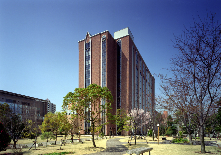 photo:近畿大学B館