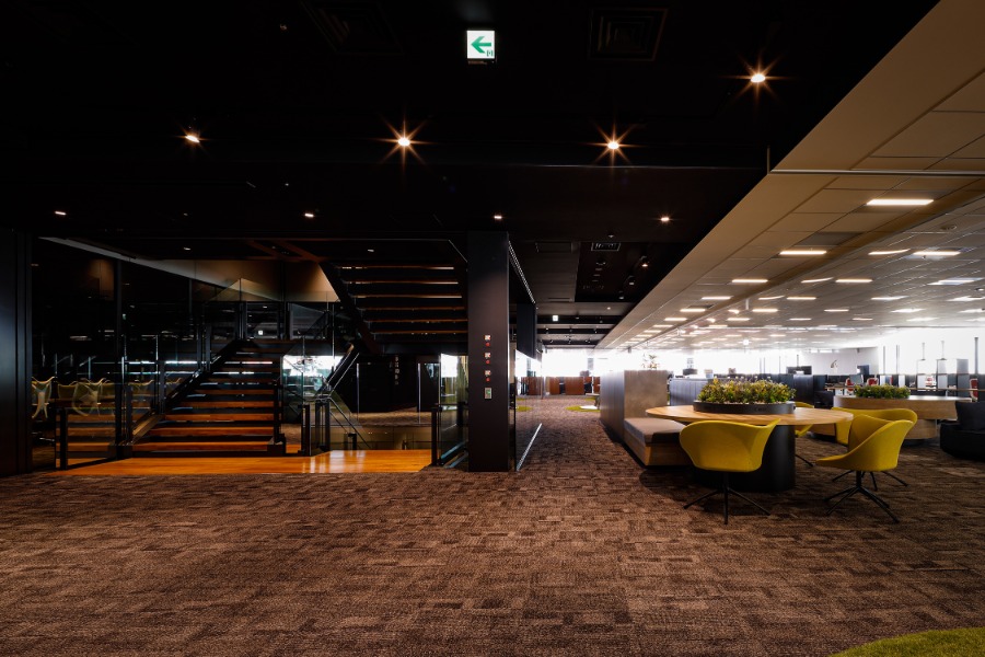 写真：NTT WEST i-CAMPUS A棟・QUINTBRIDGE