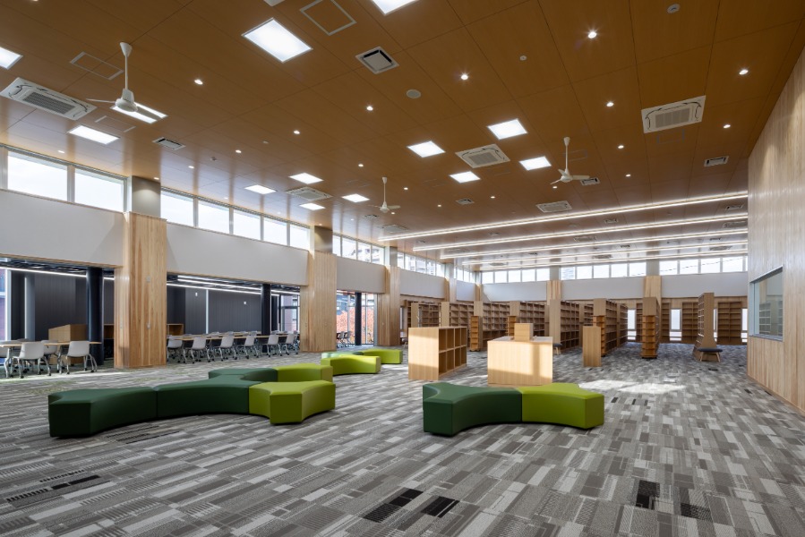 修道中学校・修道高等学校 - 本館北２階図書館