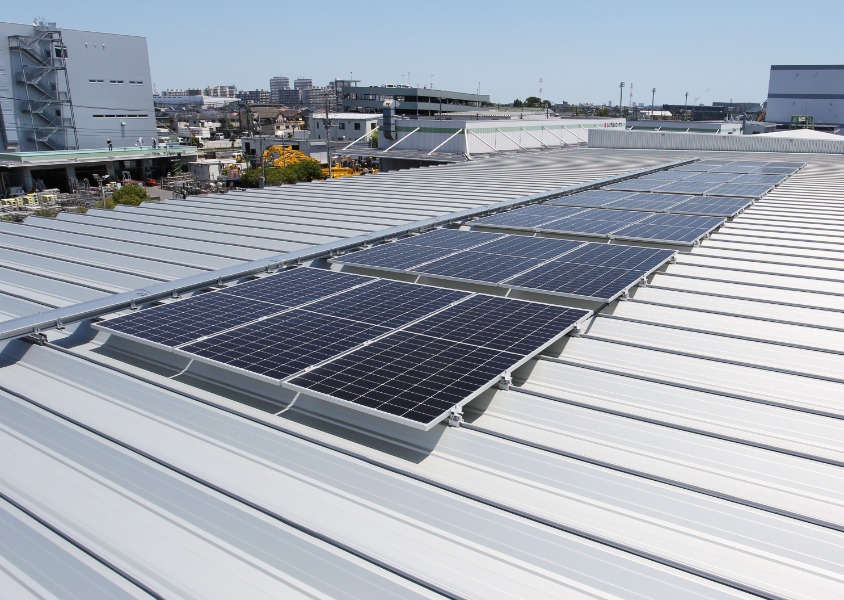 タキゲン製造三郷倉庫 屋上太陽光パネル