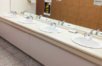 オフィスにおける節水の徹底の写真