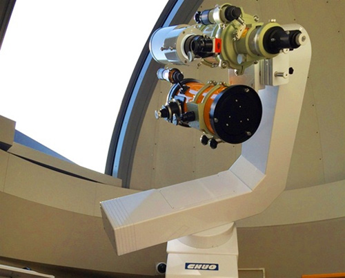 写真　「フォーク式赤道儀」と同架された天体望遠鏡