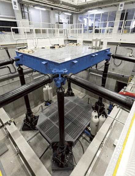 装置の振動台試験・耐震性能評価サービスの写真